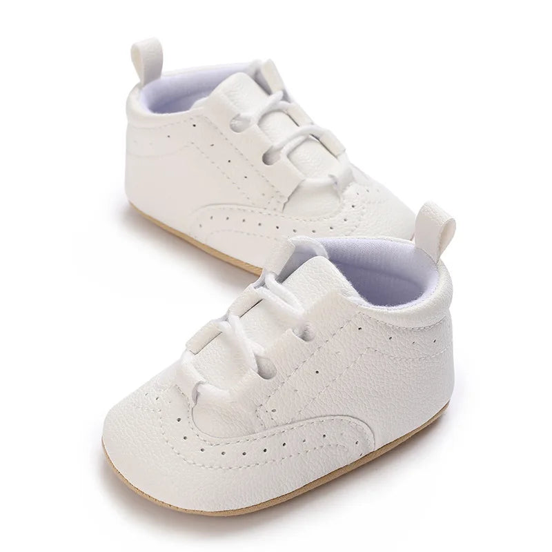 Clássico sapatos de bebê recém-nascido branco sapatos casuais meninos meninas sapatos moda tênis sola macia antiderrapante sapatos da criança primeiros caminhantes