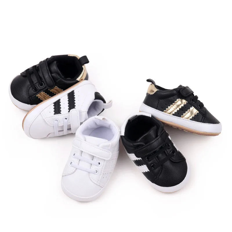 Sapatilhas de couro com sola macia para recém-nascidos, primeiro andador antiderrapante, sapatos infantis casuais, bebês meninos e meninas, novos para primavera e outono