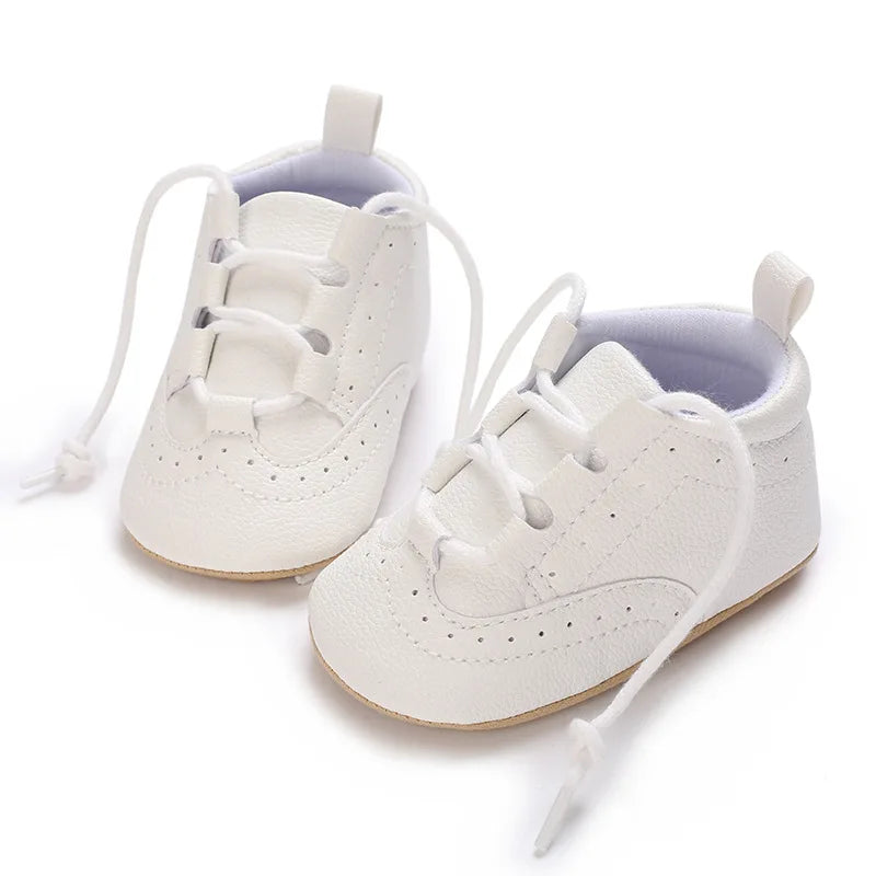 Clássico sapatos de bebê recém-nascido branco sapatos casuais meninos meninas sapatos moda tênis sola macia antiderrapante sapatos da criança primeiros caminhantes