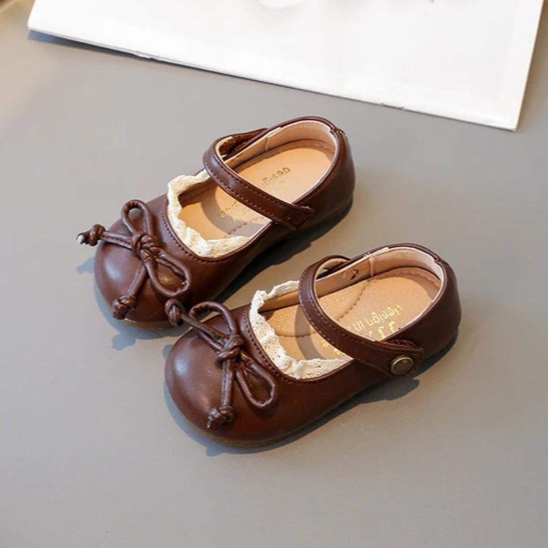 Sapatos de couro PU com borla para meninas, sola macia antiderrapante, dedo do pé redondo, laço, princesa doce, ao ar livre, primavera, outono