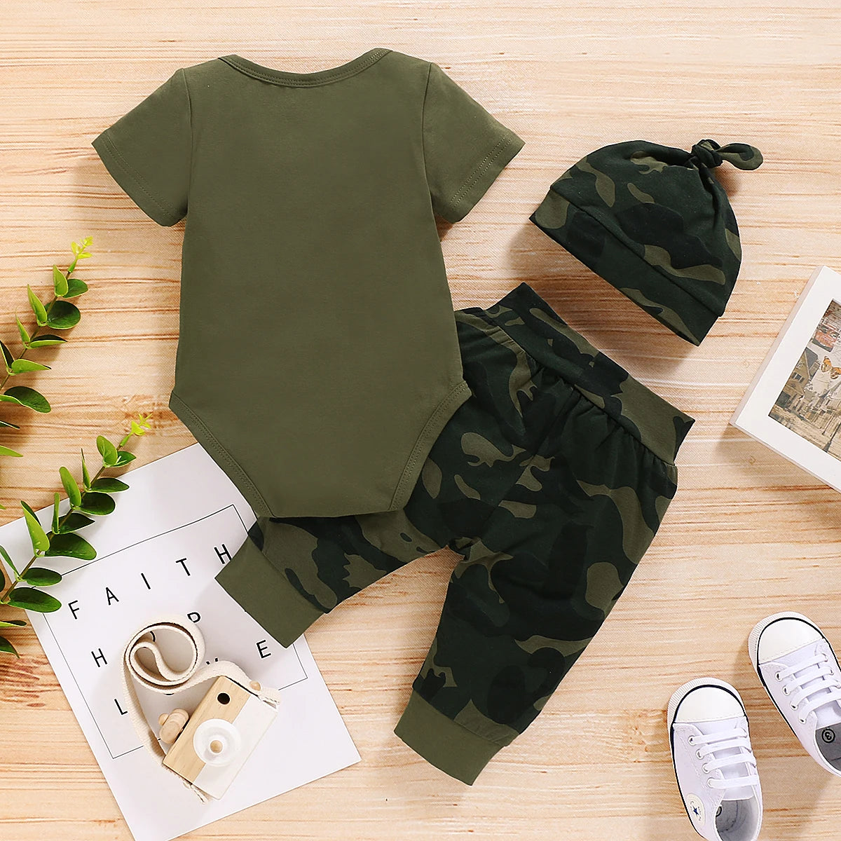Conjunto de roupas camufladas de manga curta, 3 peças, com chapéu, roupas para bebês recém-nascidos, verão, esportes de rua, terno para crianças de 0 a 18 meses