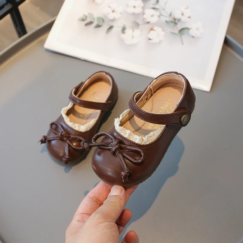Sapatos de couro PU com borla para meninas, sola macia antiderrapante, dedo do pé redondo, laço, princesa doce, ao ar livre, primavera, outono