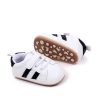 Sapatilhas de couro com sola macia para recém-nascidos, primeiro andador antiderrapante, sapatos infantis casuais, bebês meninos e meninas, novos para primavera e outono