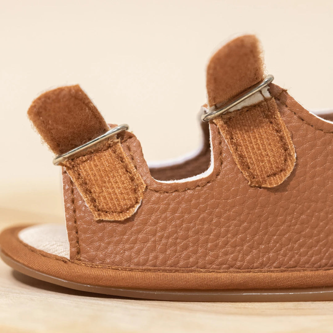 Novas sandálias do bebê sapatos de bebê menino menina sandálias pu sola de fundo macio anti-deslizamento infantil primeiro walker sapatos de berço mocassins recém-nascidos