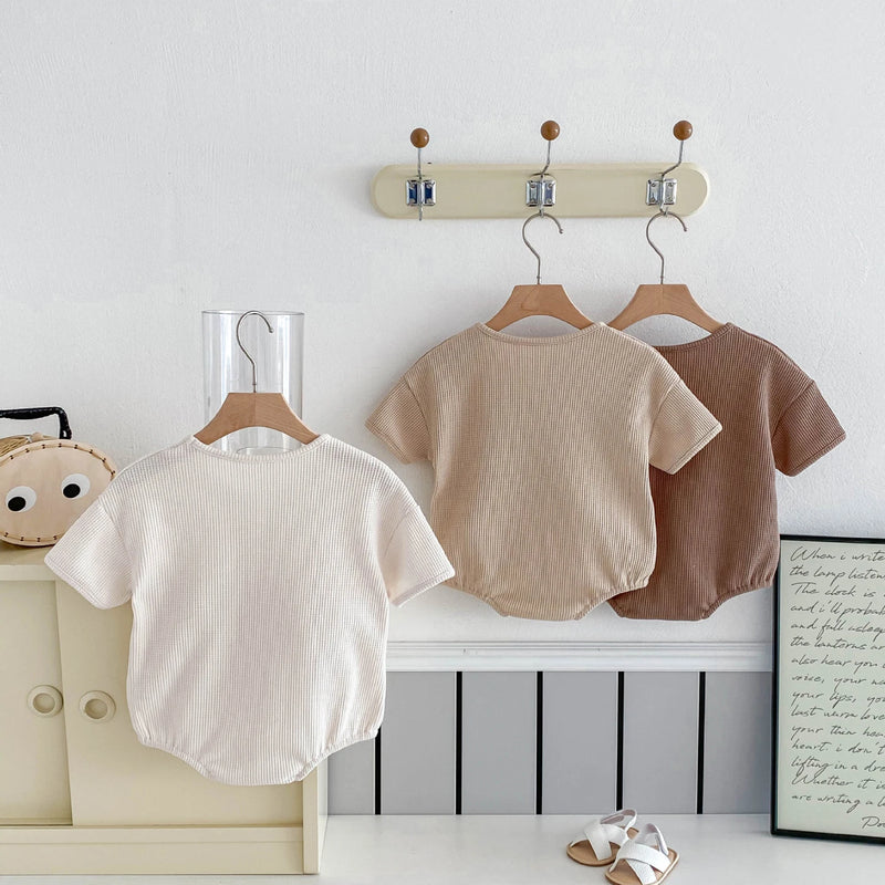 Novo estilo coreano bebê verão algodão simples confortável manga curta waffle-malha macacão com bolso pequeno decoração macacão