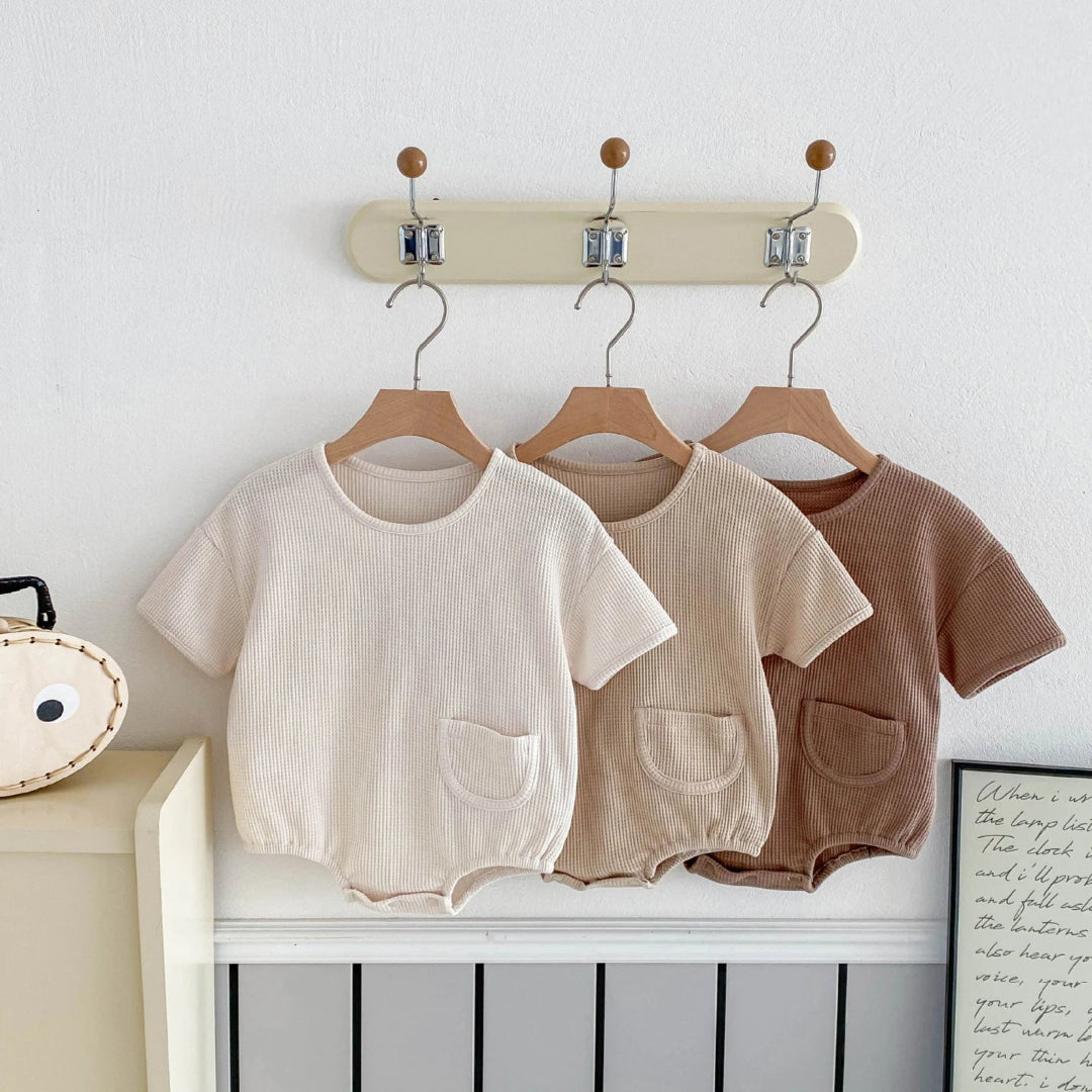 Novo estilo coreano bebê verão algodão simples confortável manga curta waffle-malha macacão com bolso pequeno decoração macacão