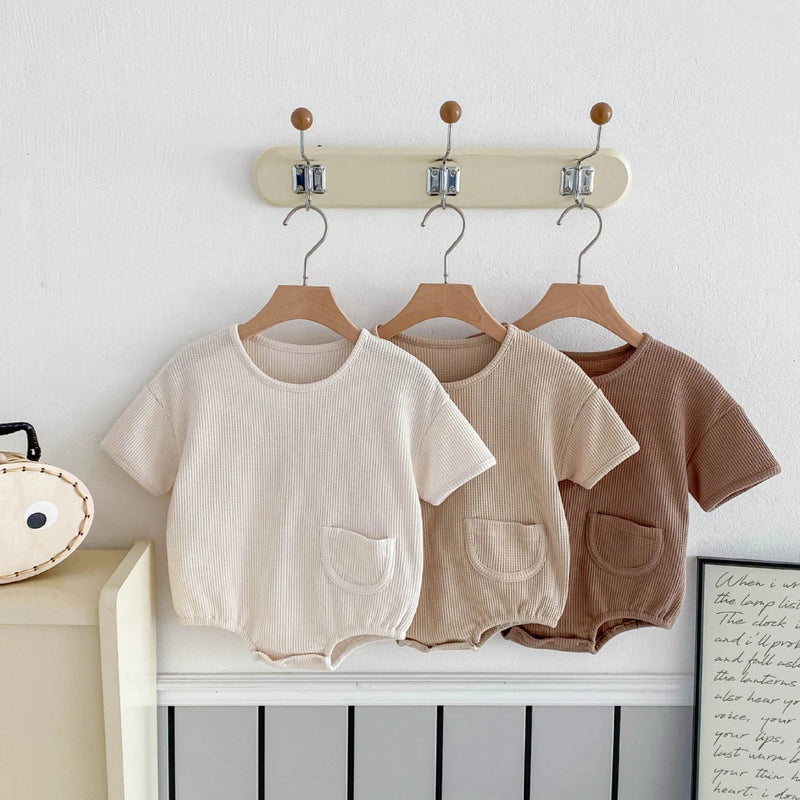 Novo estilo coreano bebê verão algodão simples confortável manga curta waffle-malha macacão com bolso pequeno decoração macacão