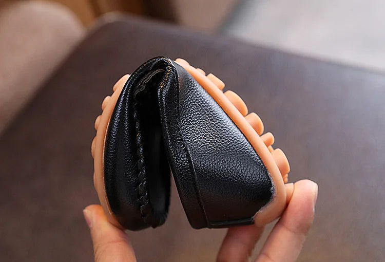 Meninos sapatos primavera outono crianças oxfords meninos deslizamento em apartamentos sapatos de couro macio do plutônio da criança preto branco mocassins para menino