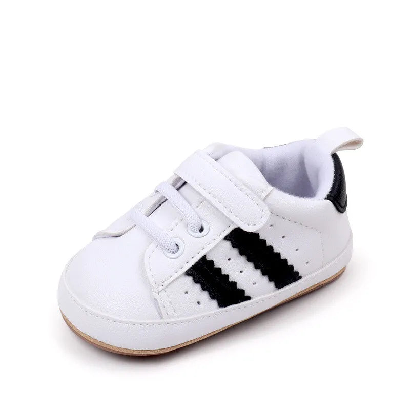 Sapatilhas de couro com sola macia para recém-nascidos, primeiro andador antiderrapante, sapatos infantis casuais, bebês meninos e meninas, novos para primavera e outono
