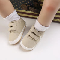 Venda quente sapatos de bebê clássico sola macia sapatos recém-nascidos casuais moda sapatos esportivos infantil da criança tiras cor sólida sapatos berço