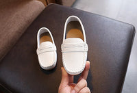 Meninos sapatos primavera outono crianças oxfords meninos deslizamento em apartamentos sapatos de couro macio do plutônio da criança preto branco mocassins para menino