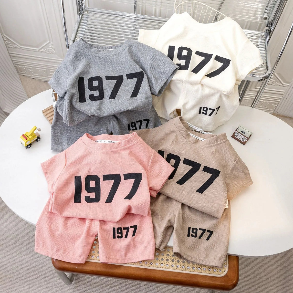 Fato de treino casual solto fino infantil, camiseta e shorts de manga curta, design popular, roupas de bebê menino, 1 2 3 4 anos, verão