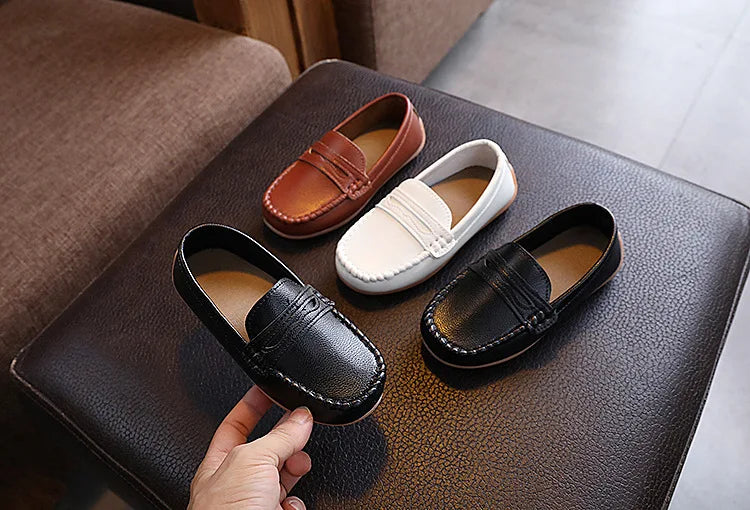 Meninos sapatos primavera outono crianças oxfords meninos deslizamento em apartamentos sapatos de couro macio do plutônio da criança preto branco mocassins para menino